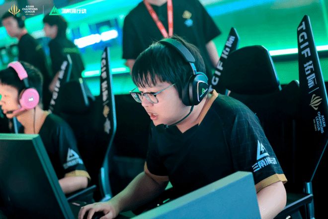 并促使国际 并促使国际